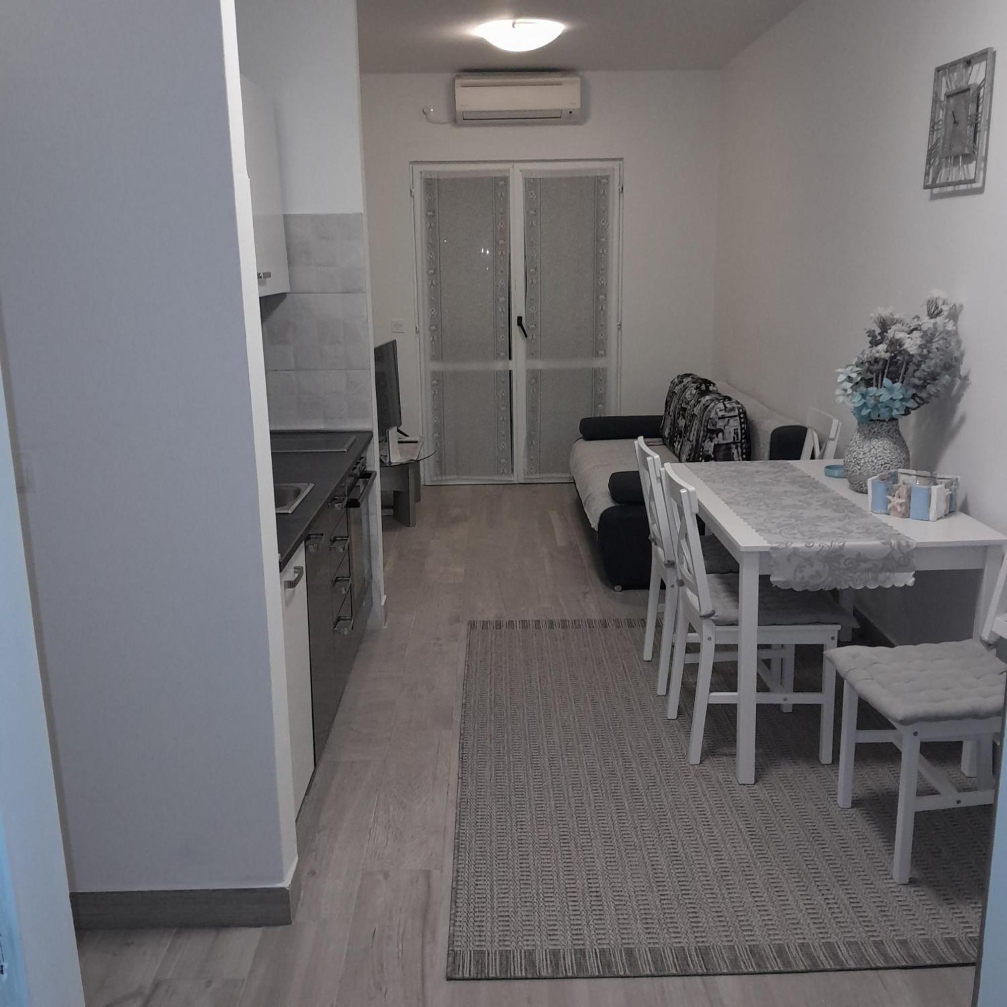 Diana Apartment โปเรช ภายนอก รูปภาพ